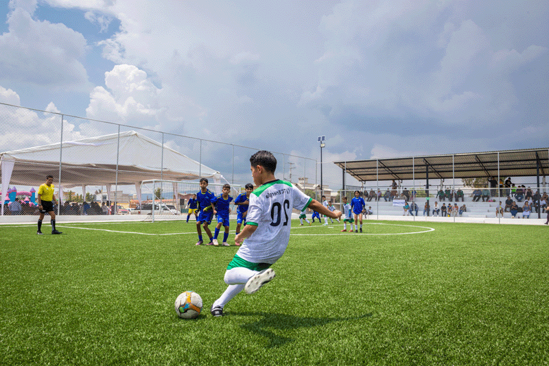 The new Cazadero pitch has bleachers for 370 people, 人造草, 浴室, 还有更衣室.